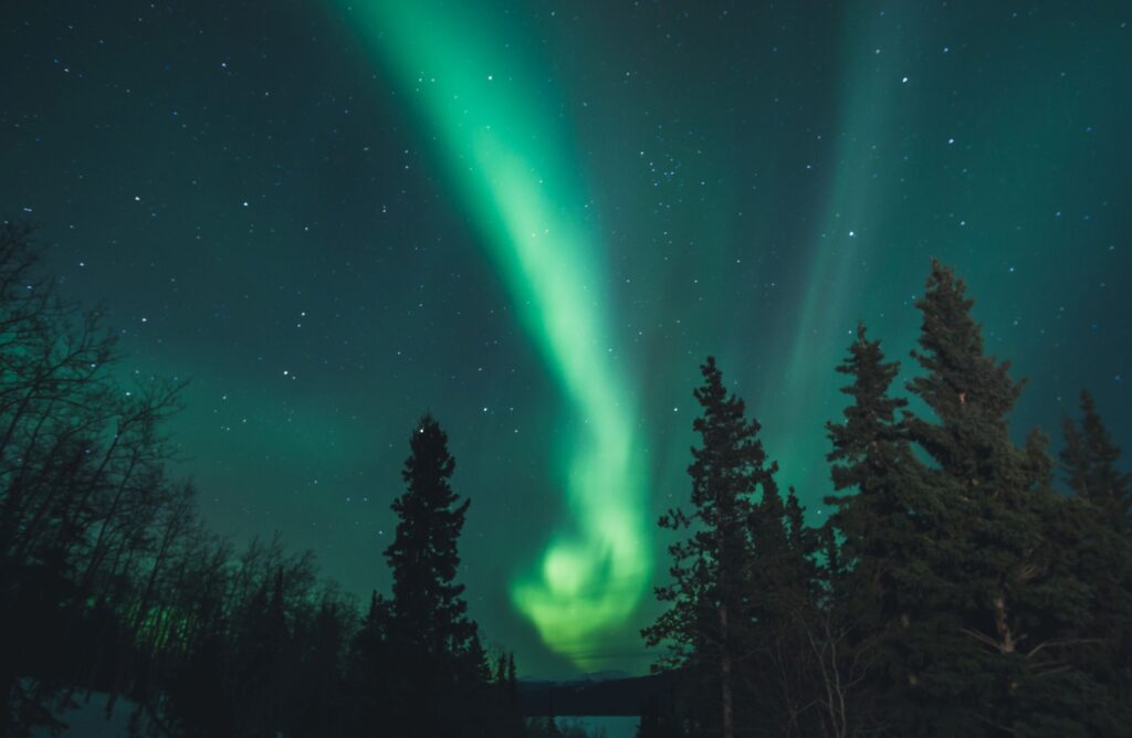 Image of the northern lights in the night sky.