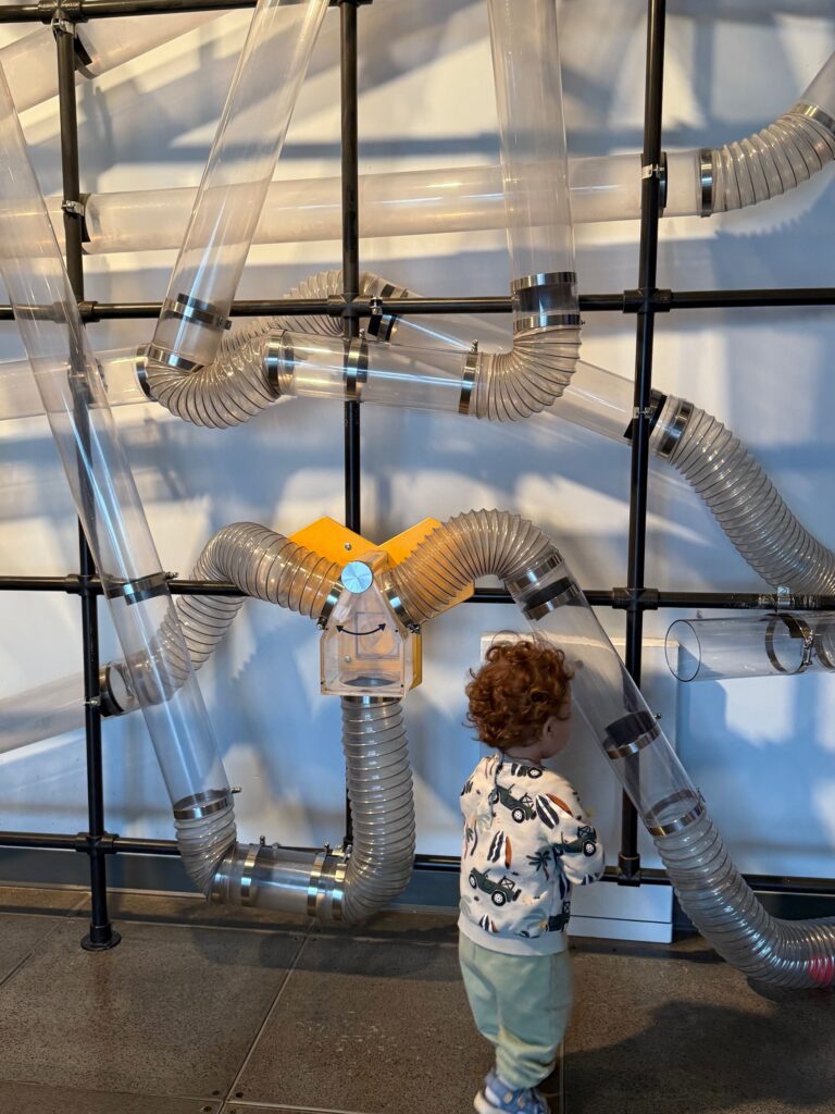 Image of child at the Montreal Science Centre.